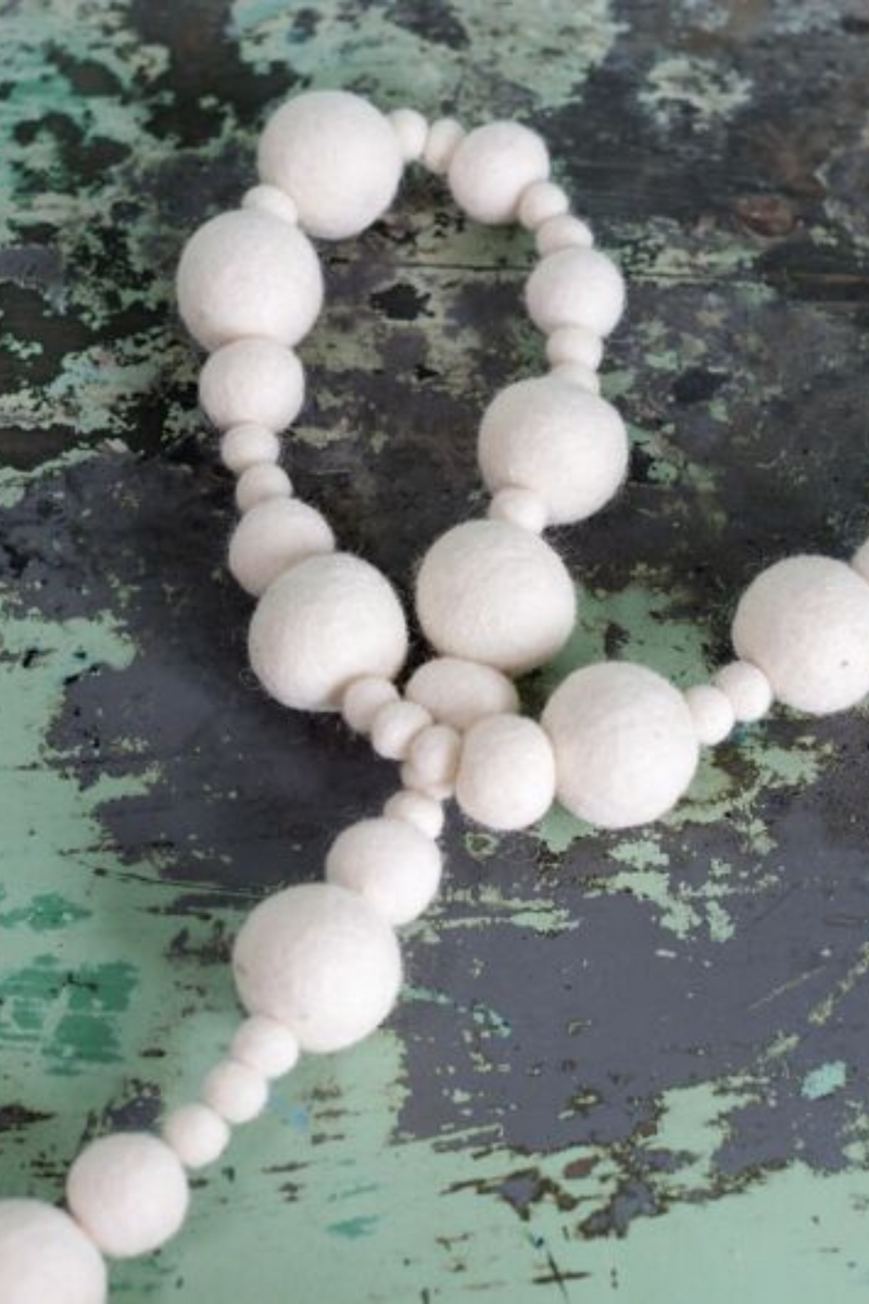 Accent-Decor-White-Candy-Felt-Garland