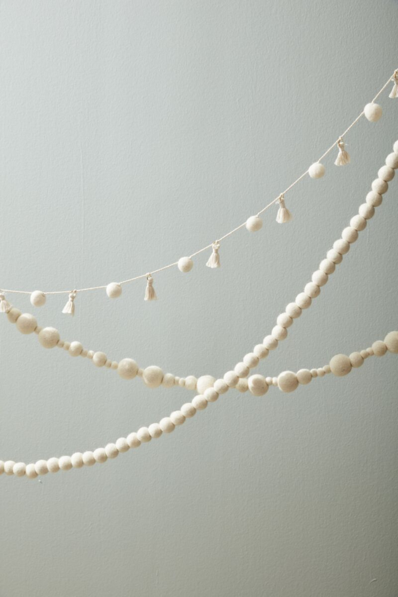 Accent-Decor-White-Candy-Felt-Garland