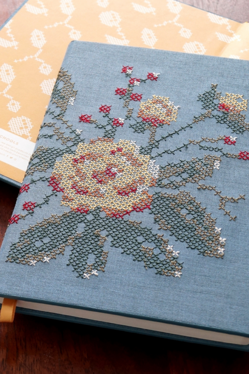 Denik-Cross-Stitch-Flowers-Embroidered-Journal