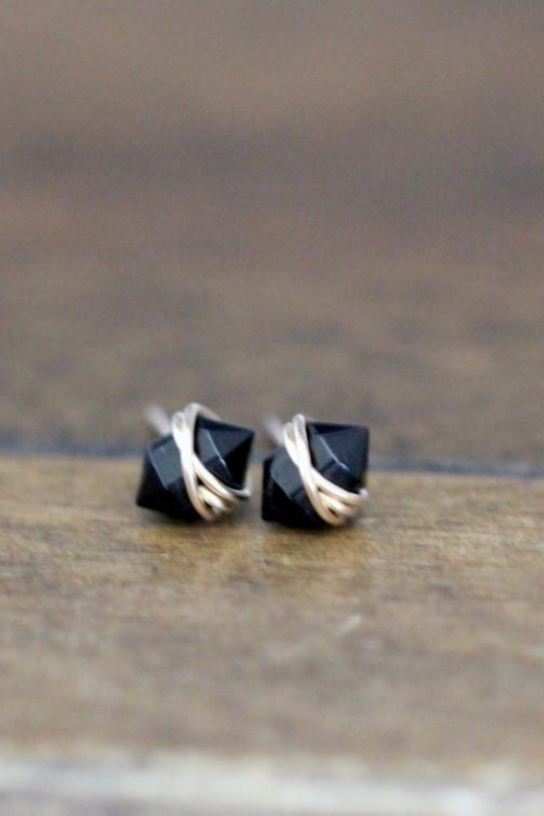 Pike Studs in Black Agate